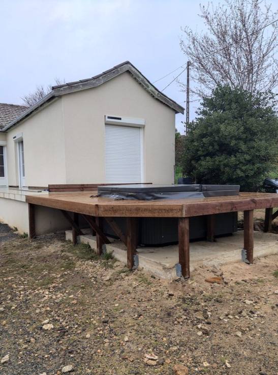 Terrasse bois et jacuzzi