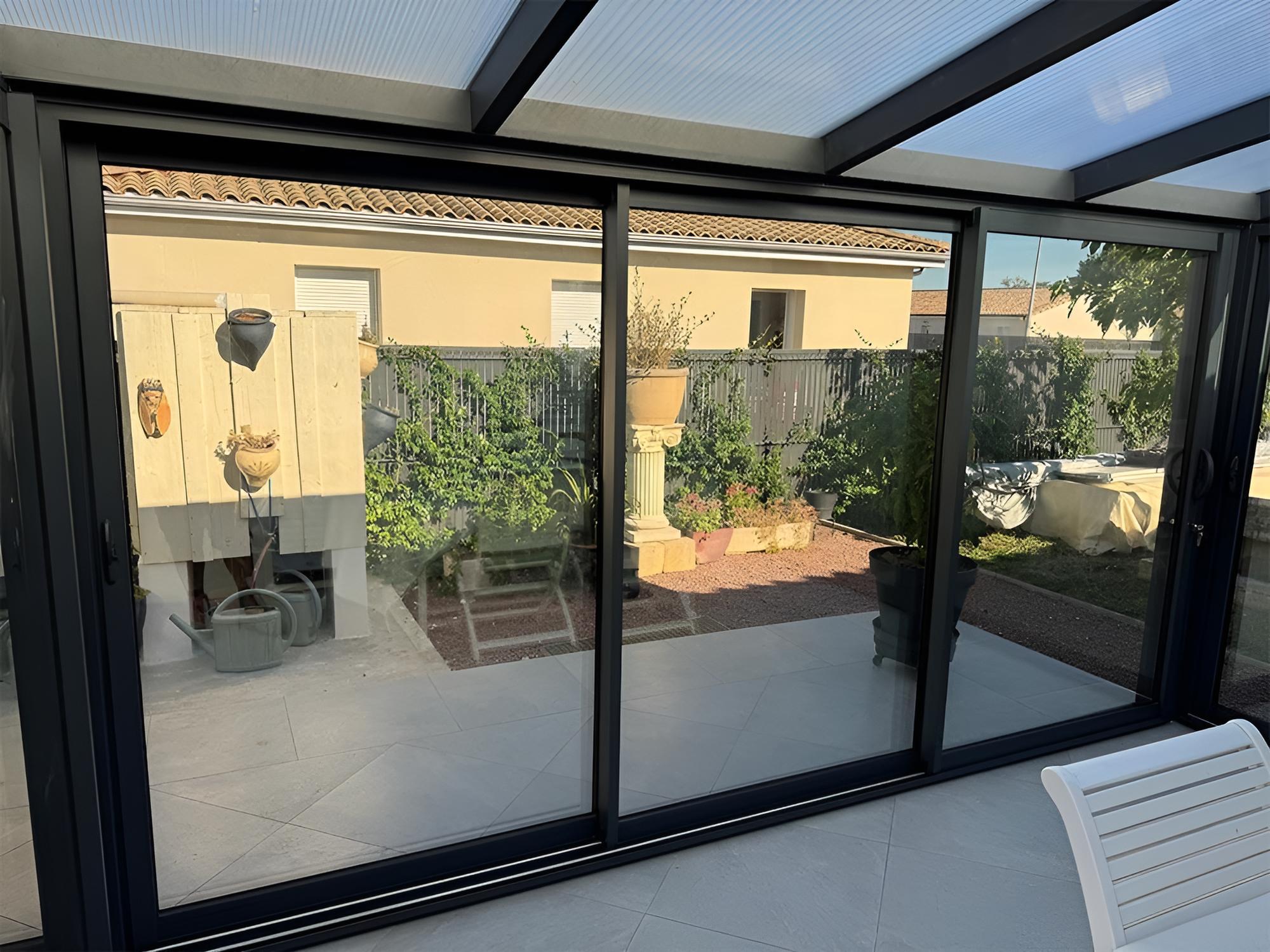 Véranda aluminium à baies coulissantes